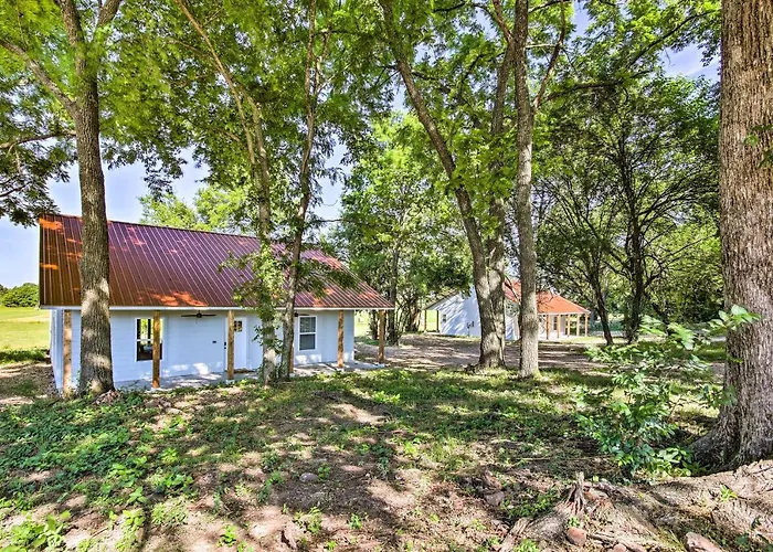 Peekaboo Water Views: Lake O' The Cherokees Cabin