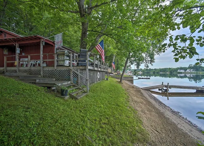 Riverfront Escape W/ Dock: 19 Mi To Saratoga!