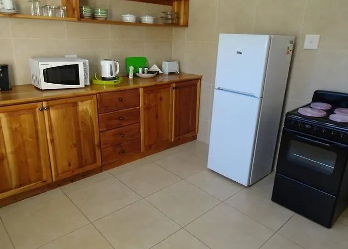 Lovely 2-Bedroom Apartment With Free Parking On Premises