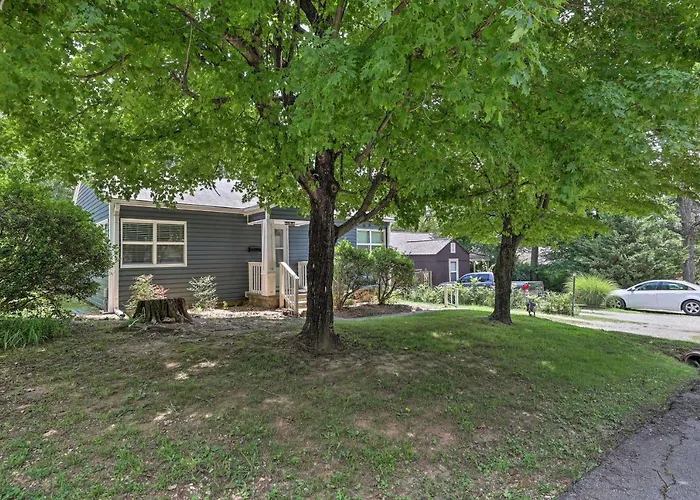 Updated Fayetteville Home < 2 Miles To Uark!
