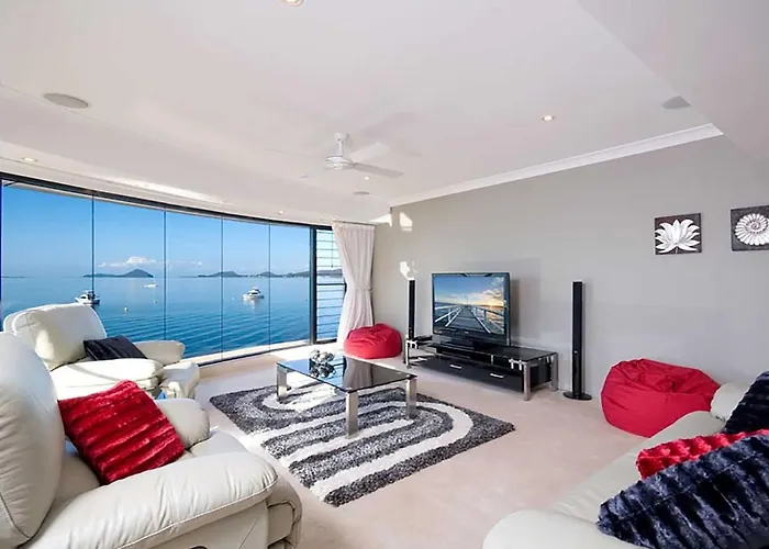 Seaside Splendour 1 Beautiful Unit On The Waterfront