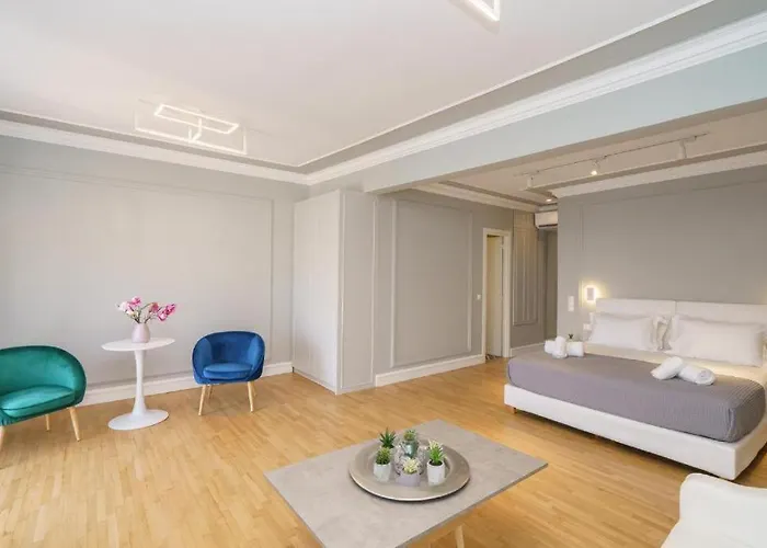 Douskos Harbour Residence