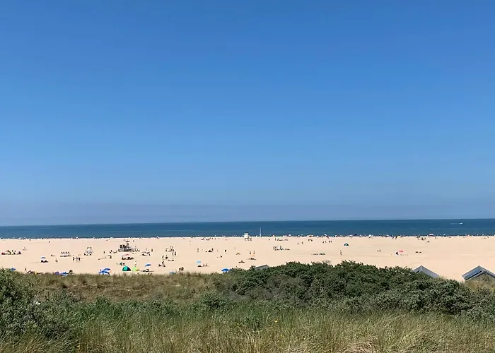 Dijkhofje, dichtbij strand, zee en meer.