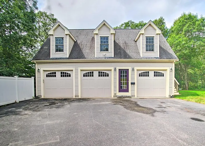 3 Mi To Beaches: Tranquil Cape Cod Escape W/ Deck