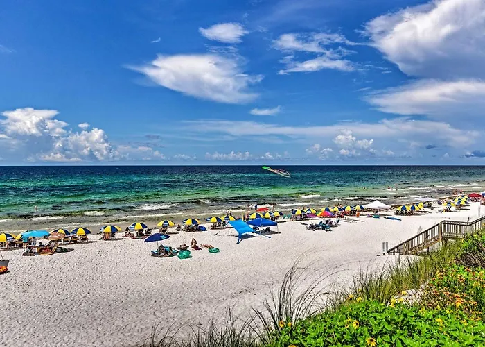 Tropical Studio: 1/4 Mi To Public Beach Access!