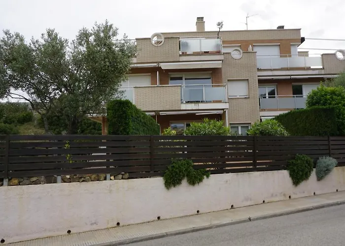 Encantador Apartamento Familiar 4 Px Con Terraza, Parking Y Wi-Fi En Llanca