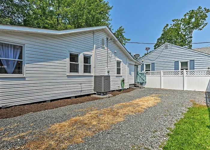 'The Blue Crab Cottage' - 3 Blocks From The Beach!