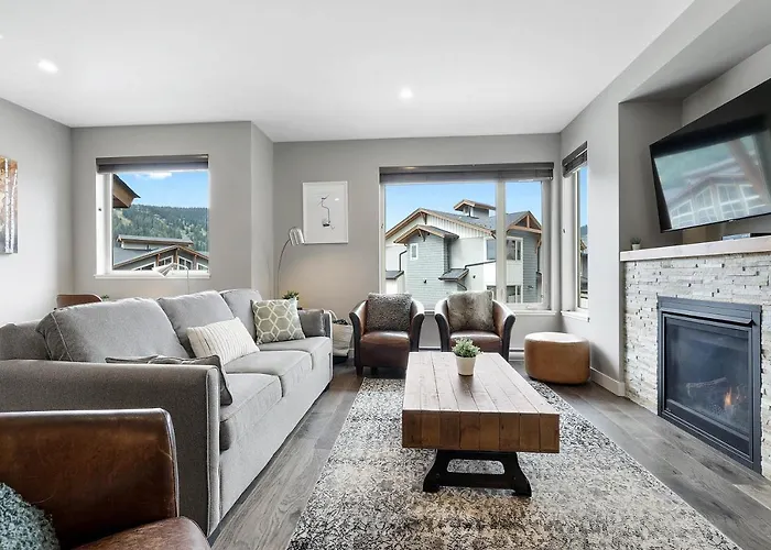 Spacious Modern Ski-In Ski-Out With Hot Tub Townhouse