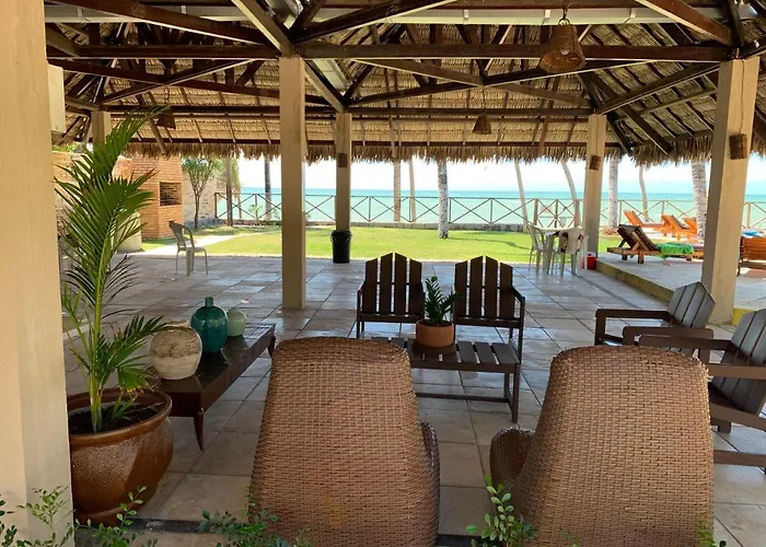 Condomínio com vista para o Mar e Piscina no CUMBUCO- AP 106