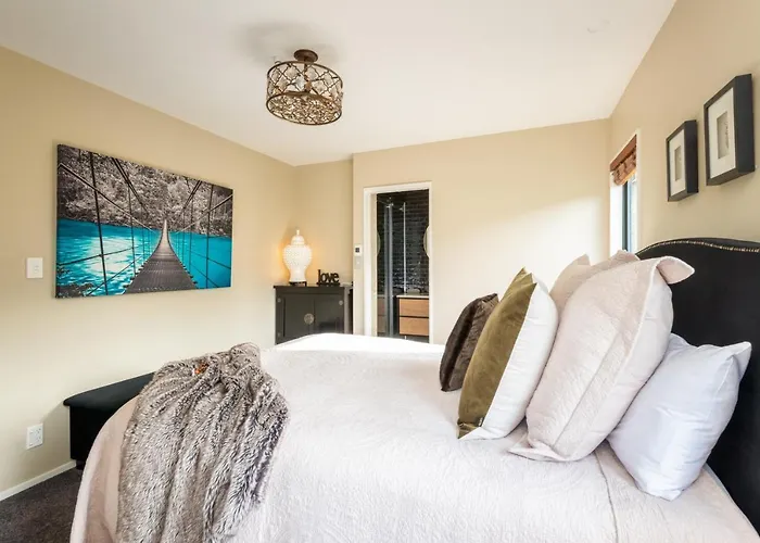 'Love' Hanmer Couples Retreat Limited