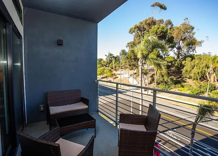 Awesome Balboa And Downtown View With Cozy Patio
