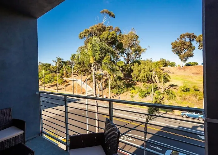Awesome Balboa And Downtown View With Cozy Patio