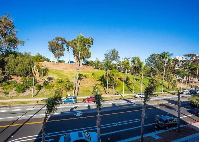 Awesome Balboa And Downtown View With Cozy Patio