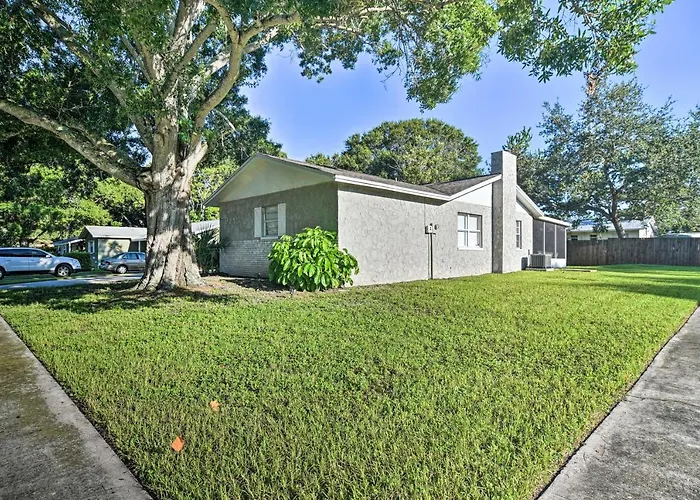 4 Mi To Indian Rocks Beach! Home W/ Screened Lanai