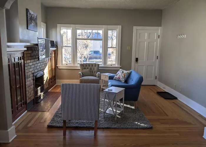 The Lewis House-Upper Level-A Peaceful Spot!
