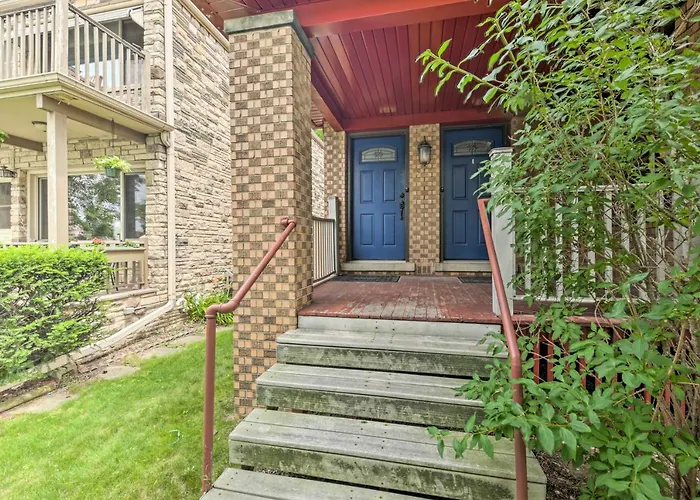Chic Milwaukee Apartment In Hip Neighborhood!