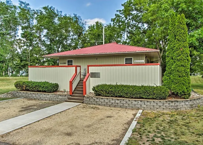 Pet-Friendly Wabasha Studio: Boat, Ski & Explore!