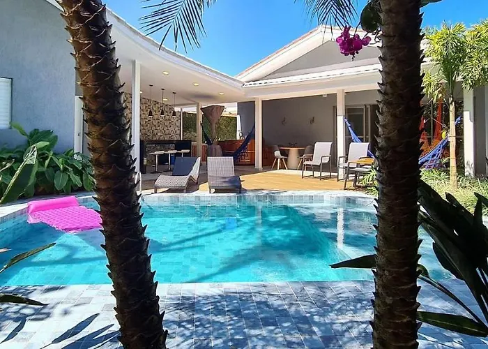 Casa com piscina próximo à praia de Riviera