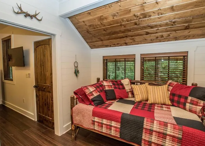 New Forest Cottage W/Grill & Deck:Hike, Fish, Golf