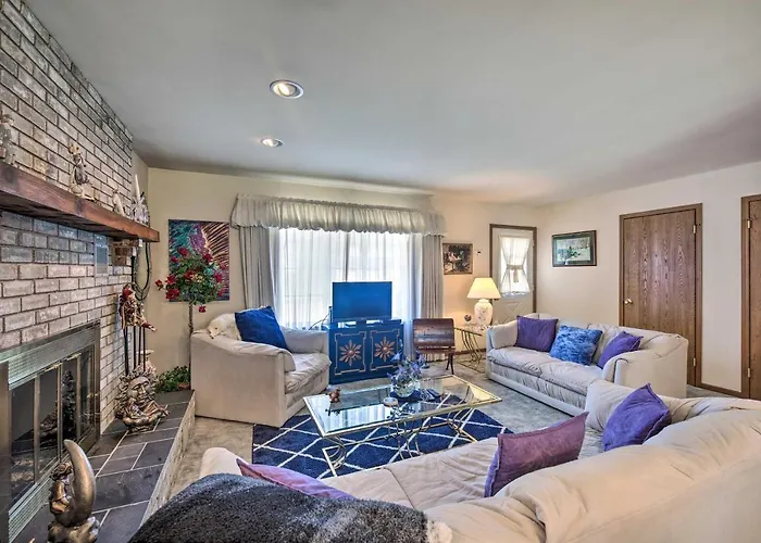 12 Mi To Hersheypark: Family Home W/ Deck!