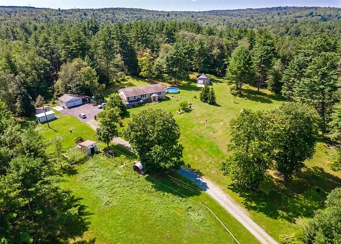 Southwoods Mountain Estate -Private Mansion, Pool, Hottub+ 15 Acres