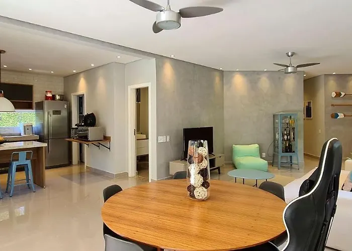 Casa com piscina próximo à praia de Riviera