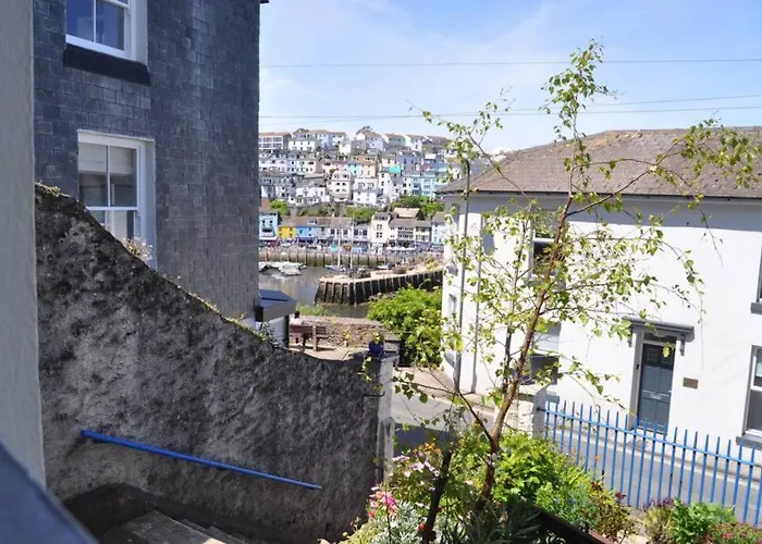 Luxury Dog Friendly Home In Brixham Harbour With Sea Views And Free Parking
