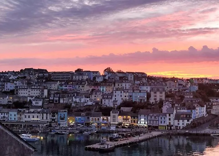 Luxury Dog Friendly Home In Brixham Harbour With Sea Views And Free Parking