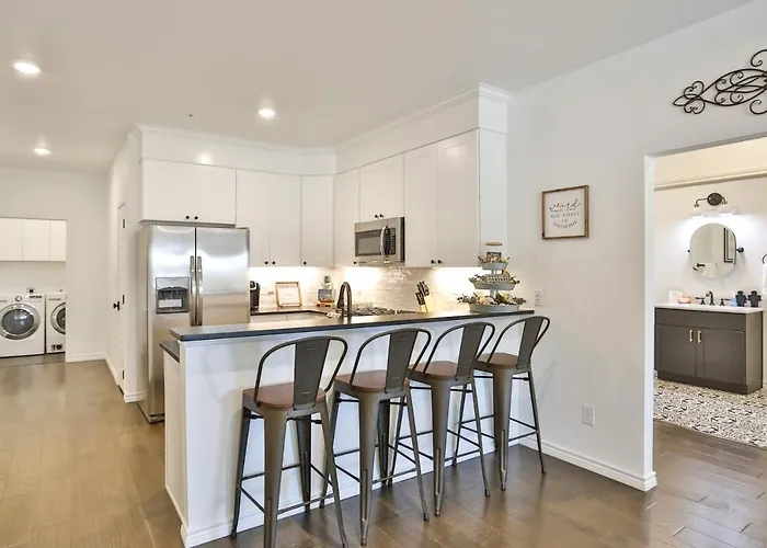 Hill Country Haven A Modern Rustic - 2 Bedroom 2 Bathroom Townhouse Off Main Street