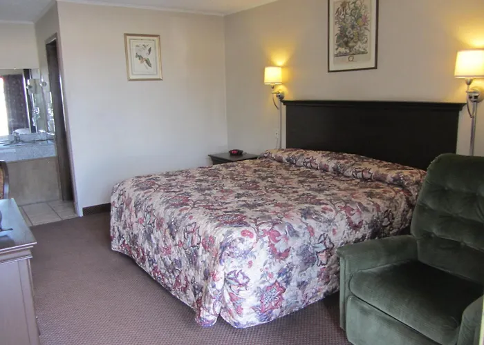 Super 8 By Wyndham Lubbock Civic Center North
