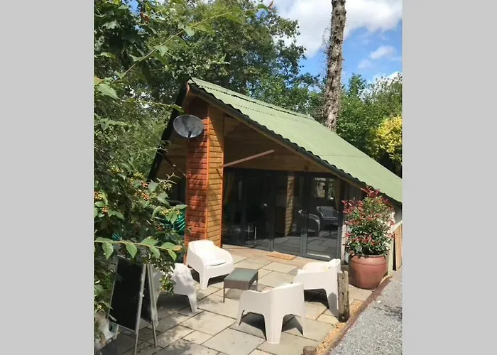 The Shed . A Cosy, Peaceful, 96% Recycled, Chalet.