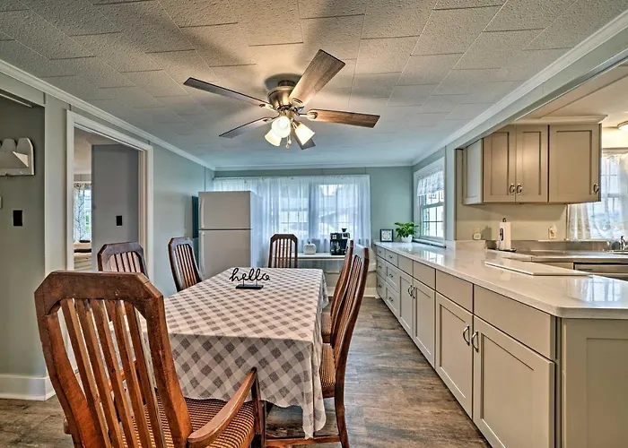 Boat & Ski: Home On Edinboro Lake W/ Grill!