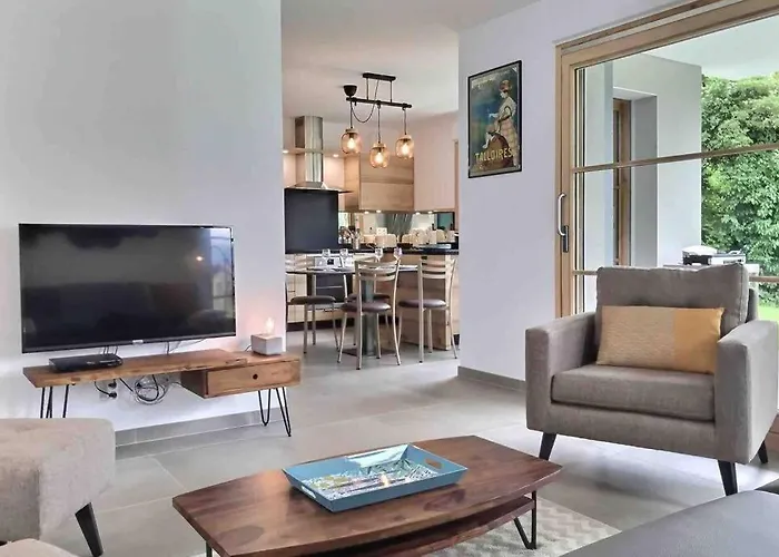 Tres Bel Appartement En Rez De Jardin, Talloires