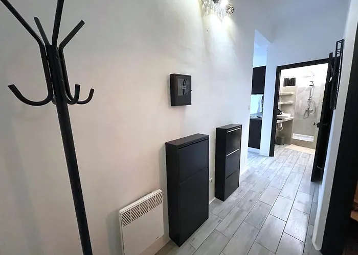 Calvi City Center: Beach View Retreat with Mountain Panorama
