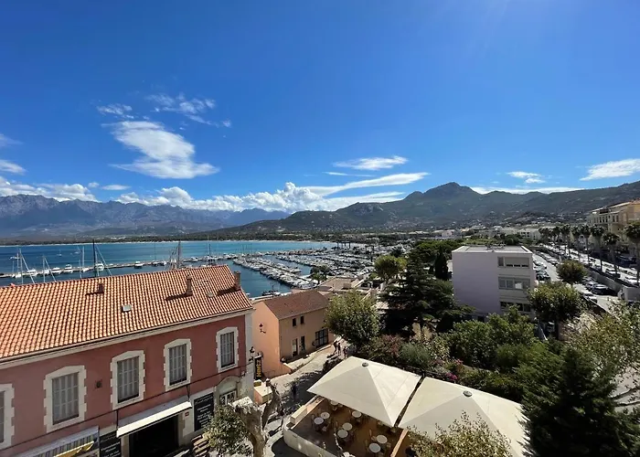 Calvi City Center: Beach View Retreat with Mountain Panorama