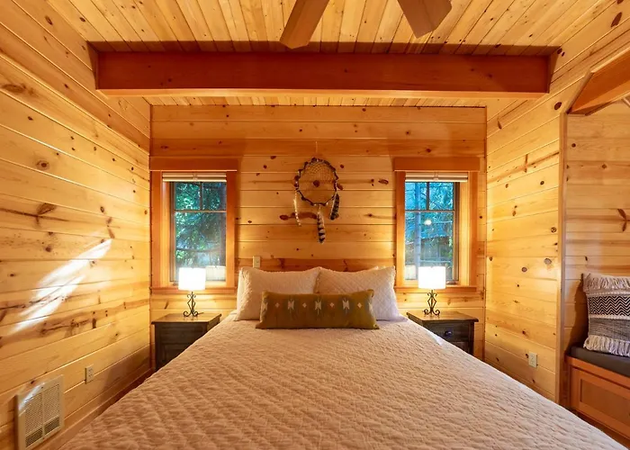 On The River Wooded Bliss Cabin Near Loloma