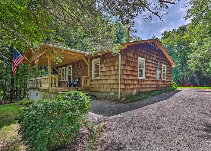 Near Hiking: Roaring Gap Retreat W/ Fire Pit!