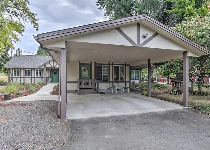 Cozy Cottage On Flower Farm W/ Baker Creek Views!