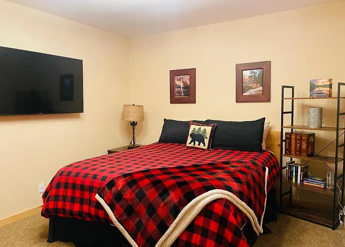 Adventure Awaits 3King Bed,2Bath Log Cabin In Heart Of Duck Creek Village!