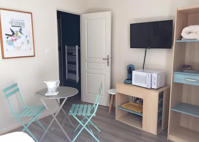 Chambre Dans Dependance Maison De Ville + Abri Velos
