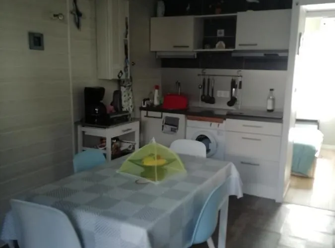 Pornichet A 50M De La Mer Et 800M De La Gare Loue Un Appartement Rdc Avec Cour Dans Une Petite Copropriete Opropriete