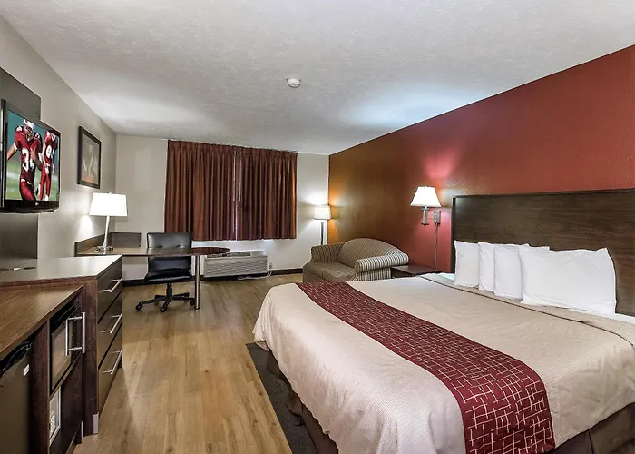 Red Roof Inn & Suites Hermitage