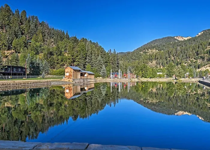 Red River Townhome With Balcony & Mtn Views!