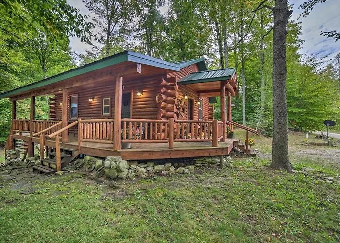 Updated Manistique Log Cabin, Yard & Fire Pit