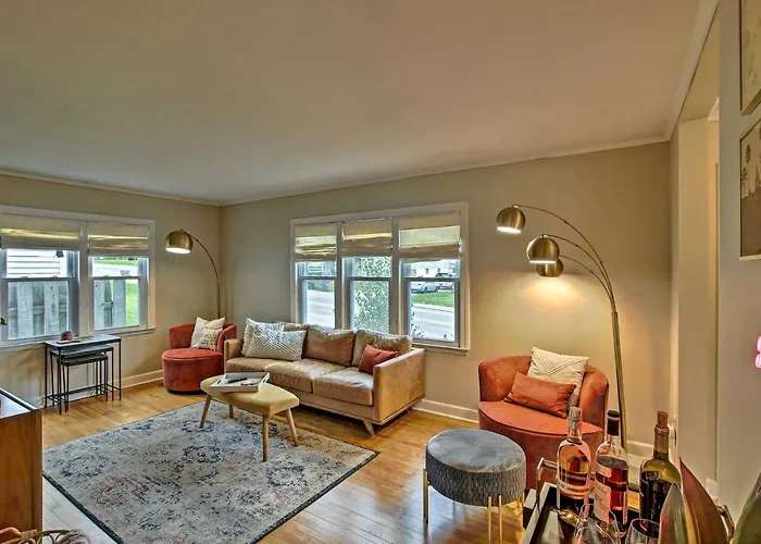 Ideal Green Bay Home < 3 Mi To Lambeau Field!