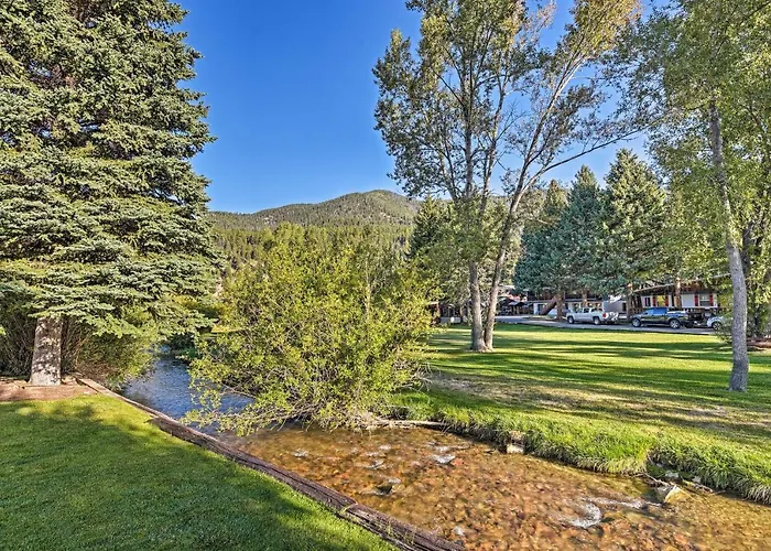 Red River Townhome With Balcony & Mtn Views!