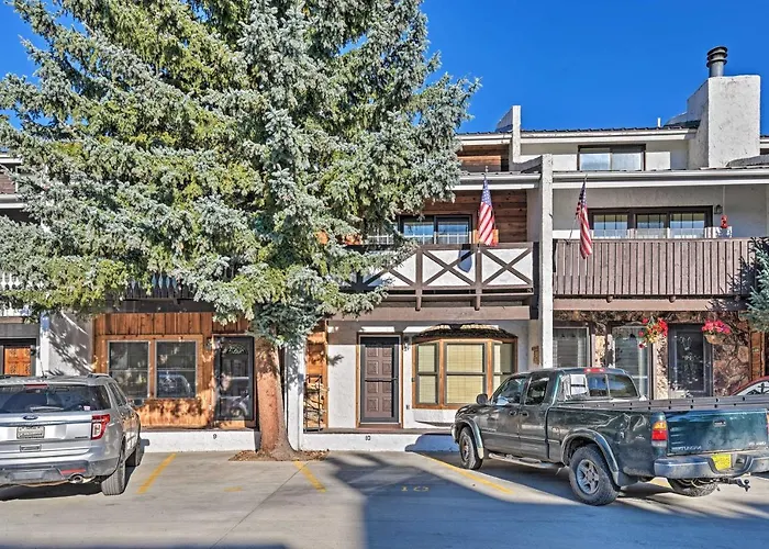 Red River Townhome With Balcony & Mtn Views!
