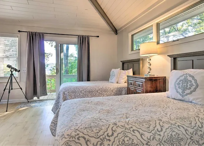 Highlands Home W/ Fireplace, Views, & Trails!