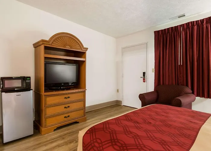 Econo Lodge Inn & Suites Lake Harmony - Pocono Mountains Area