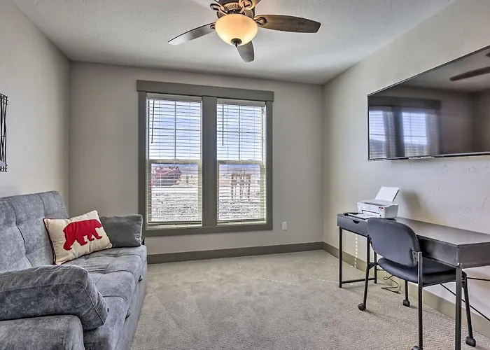 3 Mi To Granby Ranch: Townhome W/ Balcony & Views